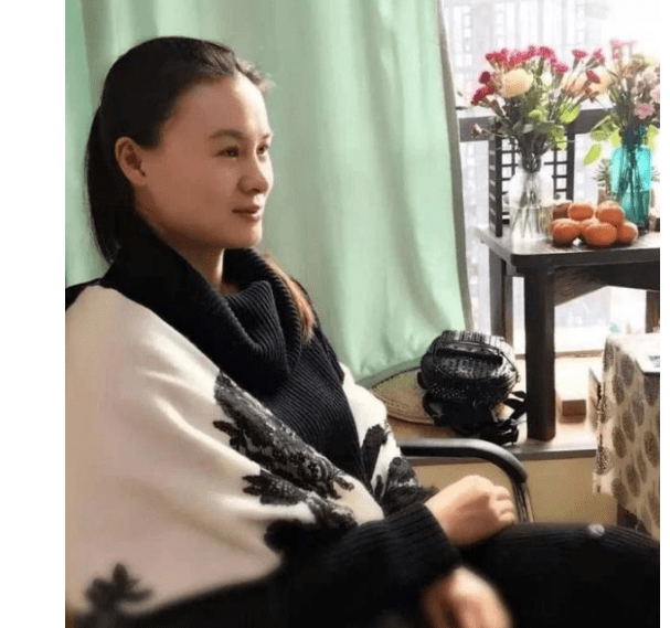 原创朱小贞房子内部被曝光房间凌乱抽屉被打开女儿阳阳屋里有烟头