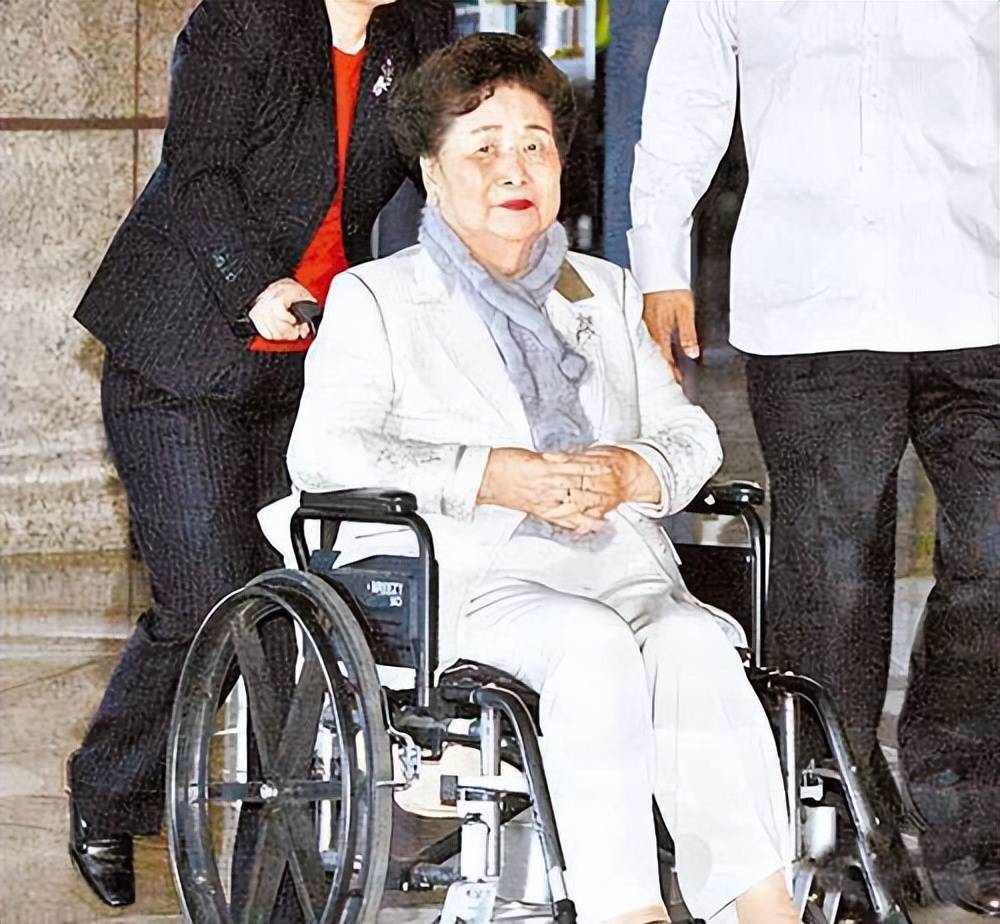 丈夫是台湾首富,女儿是台湾女首富,杨娇却在美国独居打工为生_王永庆