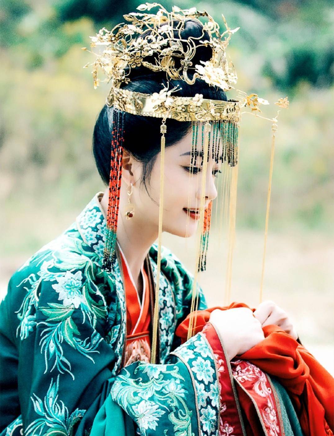 同样是"绿色嫁衣"!