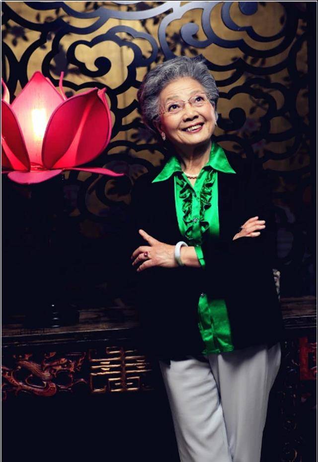 这位"中国奶奶"91岁依然得体优雅,活成了老年人心中最美的样子_盛瑞玲