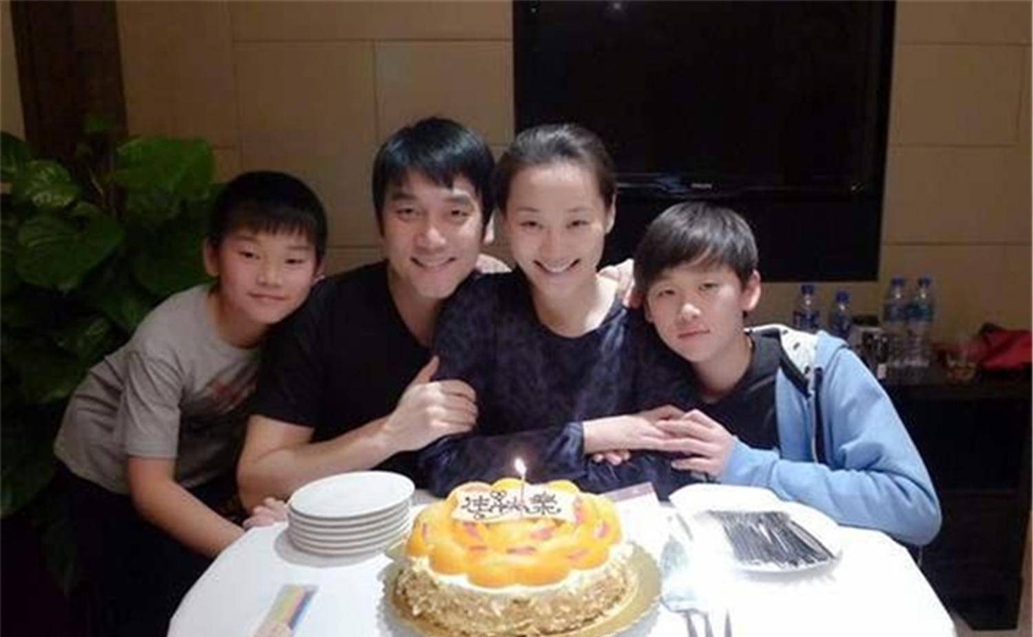 林依轮两个儿子,一个名校学霸一个超模,被称"最努力星二代"_孩子