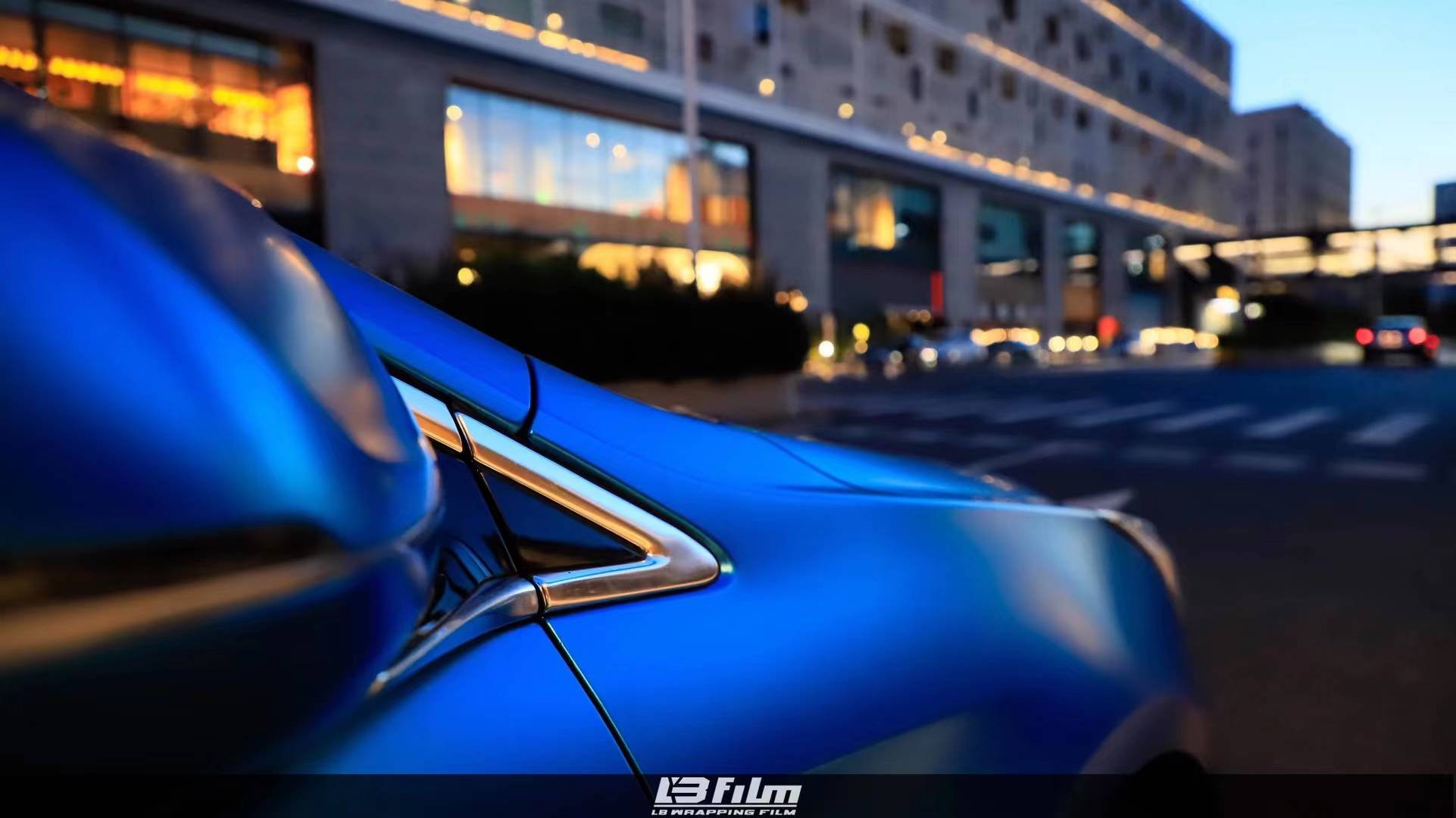 凯迪拉克xt6-lbfilm改色膜电光金属蓝,高贵且冷艳_-pearl_metal_sky