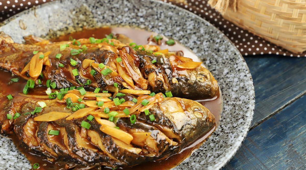 家常酱香红烧鱼,香甜入味超开胃,香嫩鱼肉特下饭,做法超简单_美食
