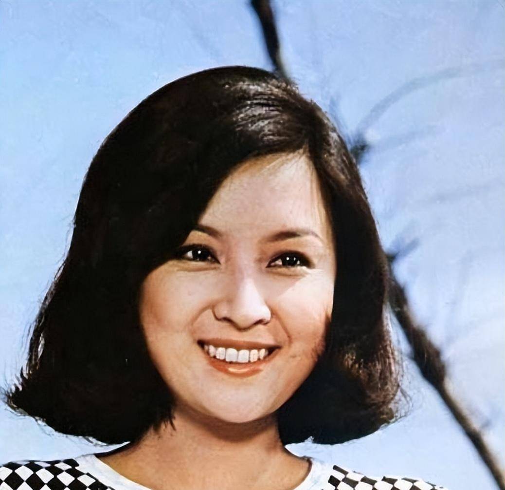 甄珍:分手46年,依然能让前夫谢贤念念不忘,她到底有啥魅力_女儿_母亲