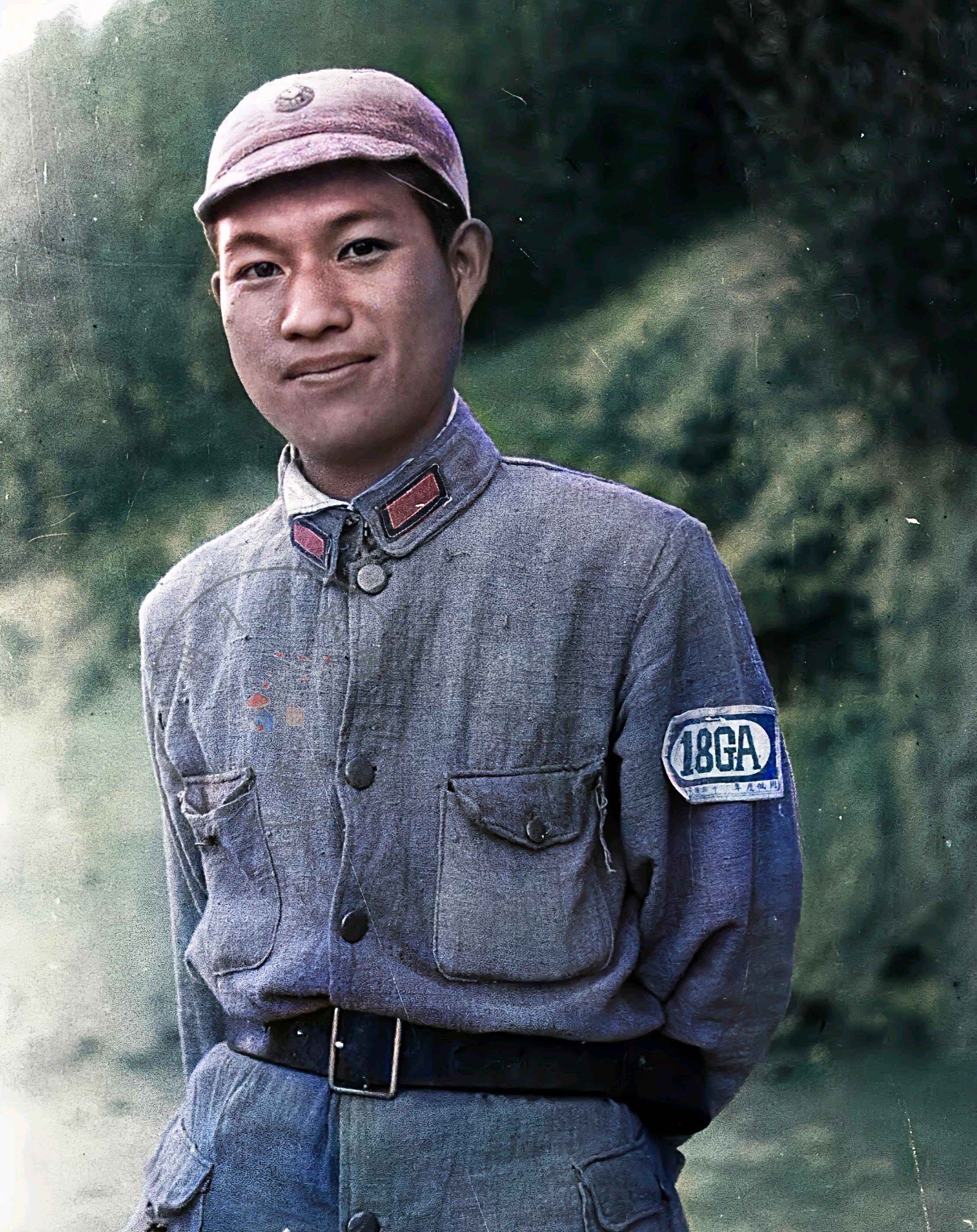 还原一个真实的敌后战场,戴红领章的八路军,手持冲锋枪的游击队_照片