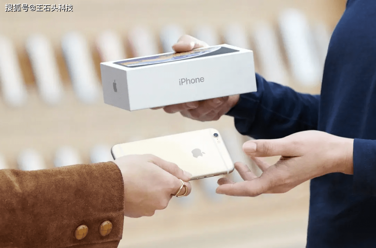 ​蘋果突然“變臉”了	！iOS16要插入大量廣告	，你還買iPhone嗎 ？