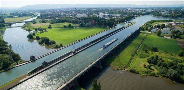 马格德堡水桥位于德国的霍恩沃特城外,连接着德国的两条重要运河,与