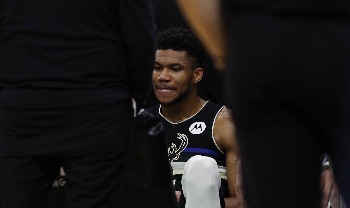 字母哥真诚地表达了在不为雄鹿效力后愿意为公牛效力_问题_阿德托昆博