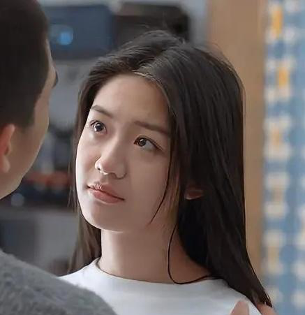 关于向涵之和郭麒麟,好朋友说《平凡之路》剧组的前同事在电视剧播出