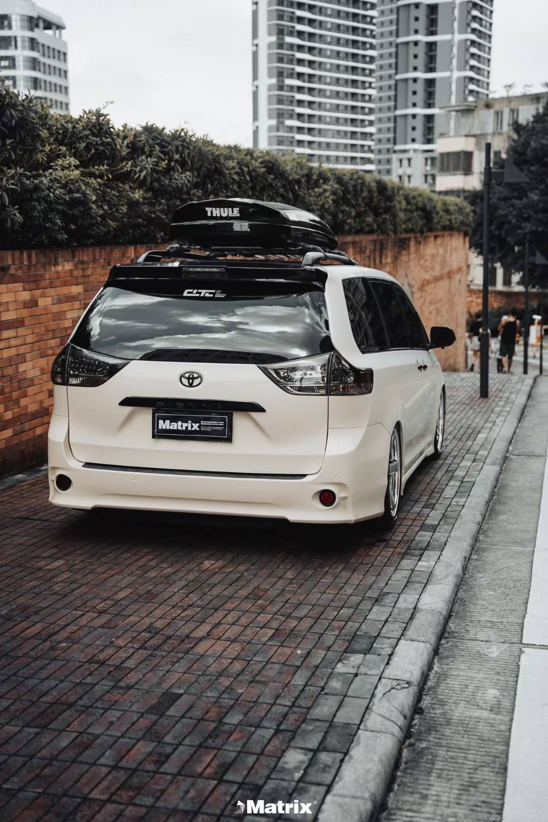 丰田塞纳matrix矩阵改色膜消光卡其米兰,温柔低调的奶咖色_风情_塞纳