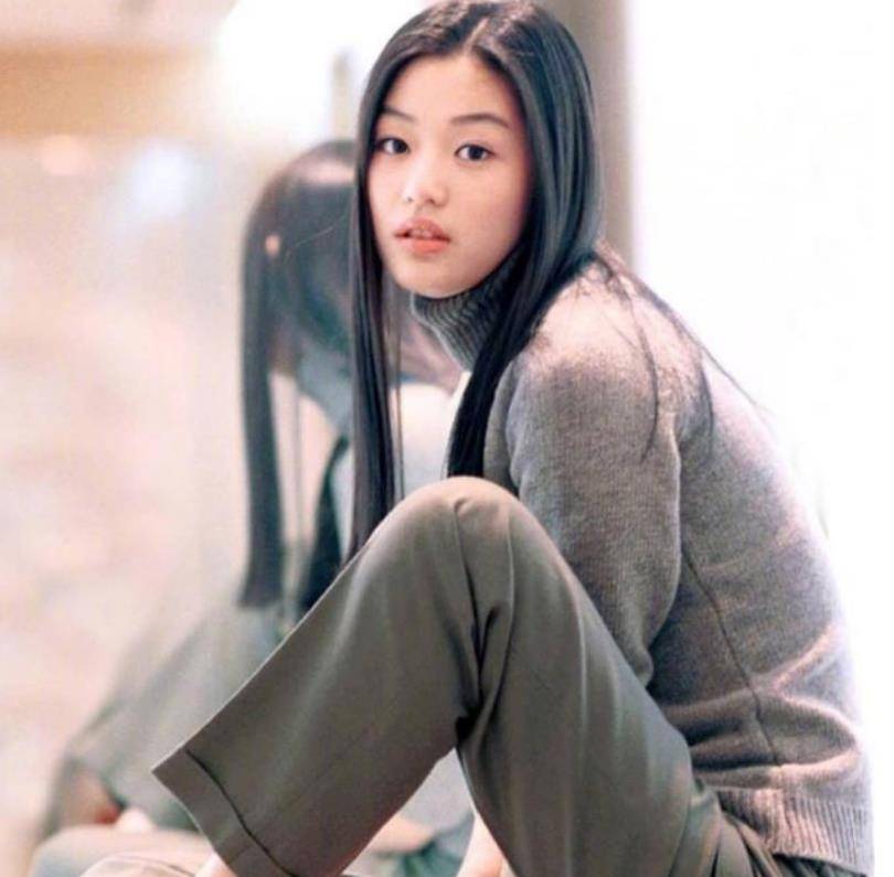 39岁全智贤新写真,五官和19岁没差别,气场却强了好多_崔俊赫_生活