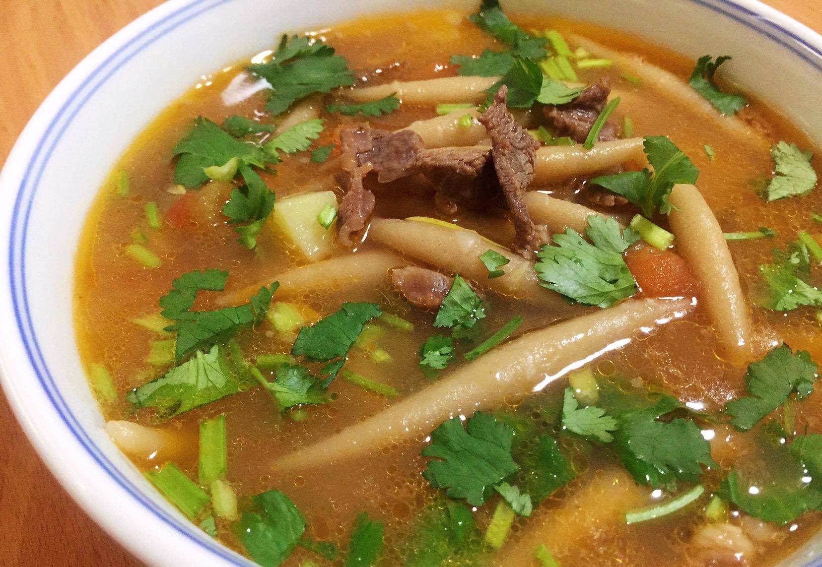 山西特色美食《羊肉莜面鱼鱼》汤鲜味美,筋道醇香,小朋友超爱吃_土豆