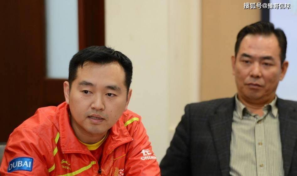 47岁孔令辉现状!身材发福在酒瓶上签名,至今单身,有望回归国乒_球迷_刘国梁_主教练