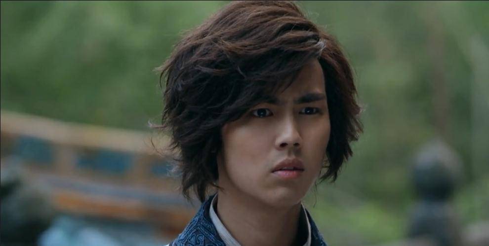 男主是当时只有21岁的新人演员于了一(如今改名于非凡),女主则是曾在