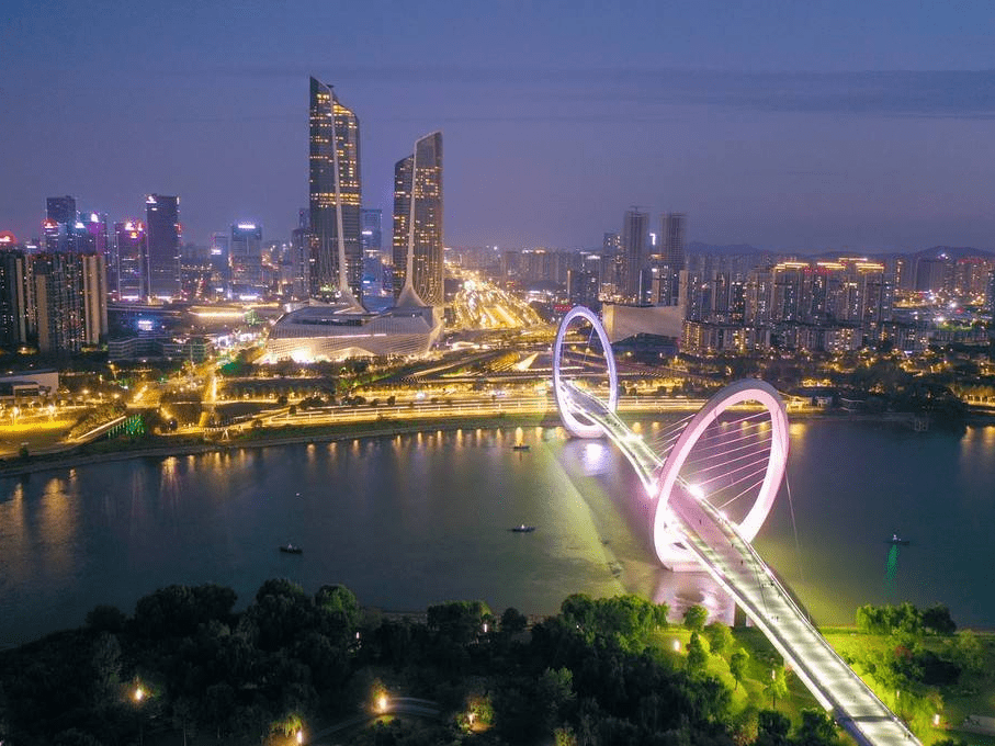 航拍南京眼步行桥 夜景壮美如画-搜狐大视野-搜狐新闻