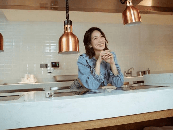 李亚男,1984年11月25日出生于上海,中国香港女演员.