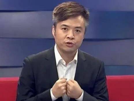 这点从他的"短裤门"中就足以看出,当时段暄需要在半夜解说比赛,白天他