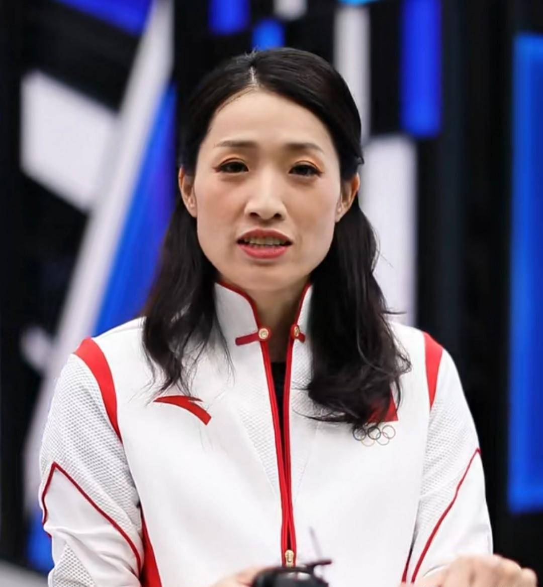 奥运冠军罗雪娟学开飞机!嫁大10岁老公后从高校辞职,生活很惬意