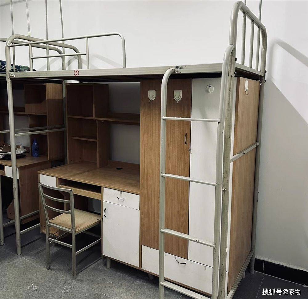 大学生,不满宿舍过于破旧,自己动手翻新,前后差别太大_改造_收纳_床铺