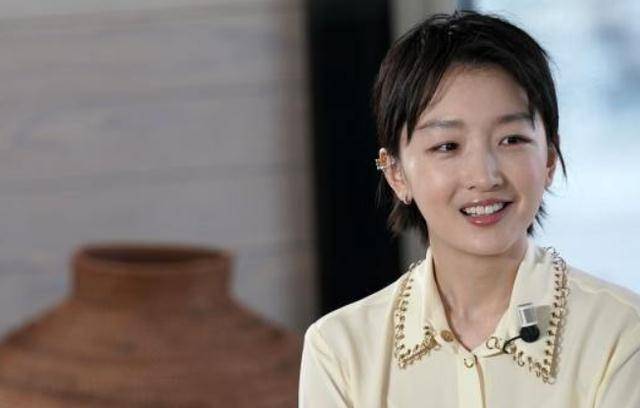 周冬雨新电影演技真实,"小黄鸭变金鸡",她做到了!_张艺谋_继父_孩子