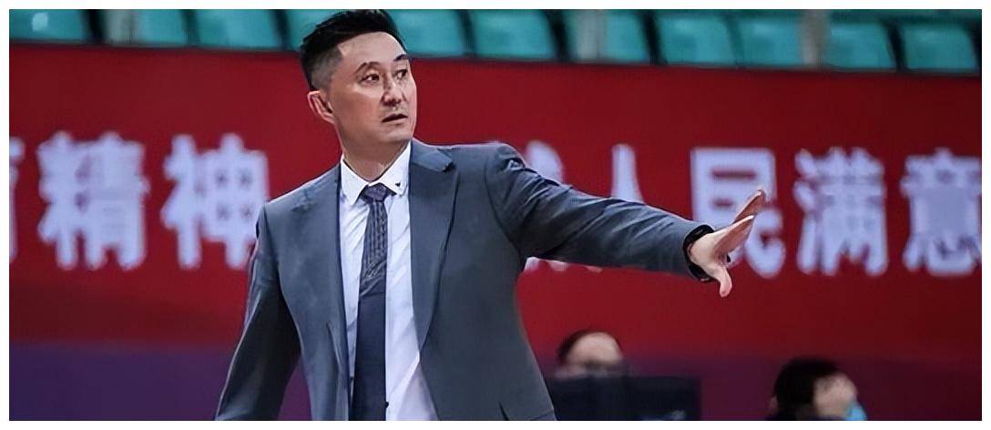 第四节:刘泽一袭杀,汉密尔顿中距离,失误,浙江24秒进攻犯规,加里抢断