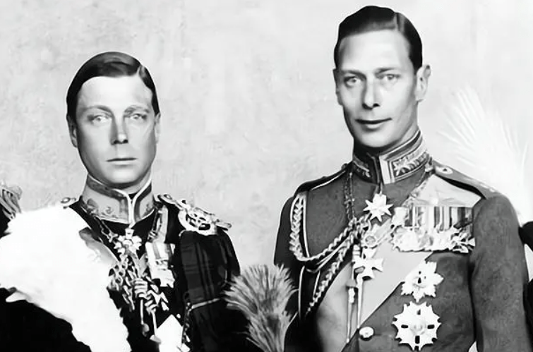 爱德华八世42岁为爱退位,死前却要求见女王,无儿无女只能靠侄女