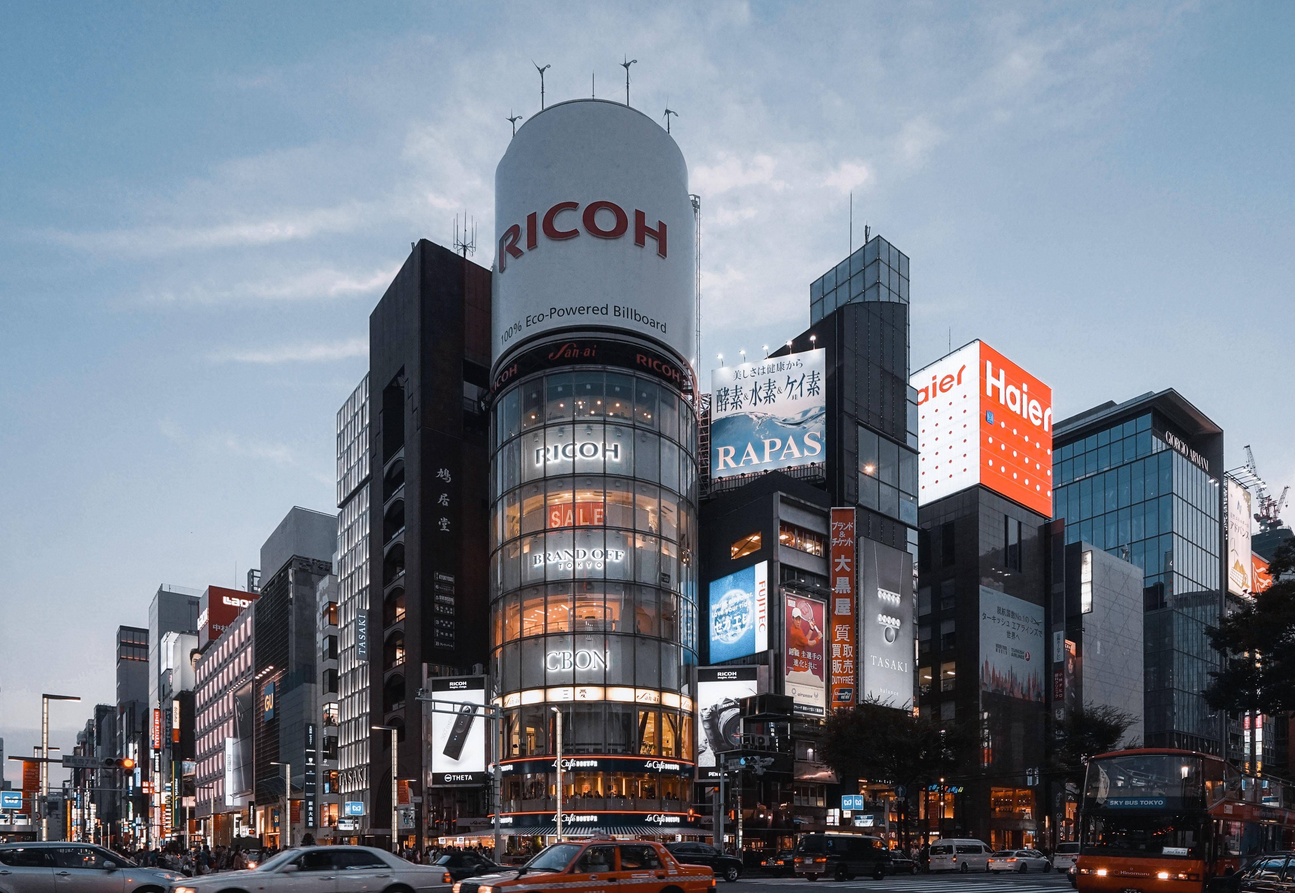 实拍日本东京银座,既热闹而又整洁,不愧是亚洲第一商业街