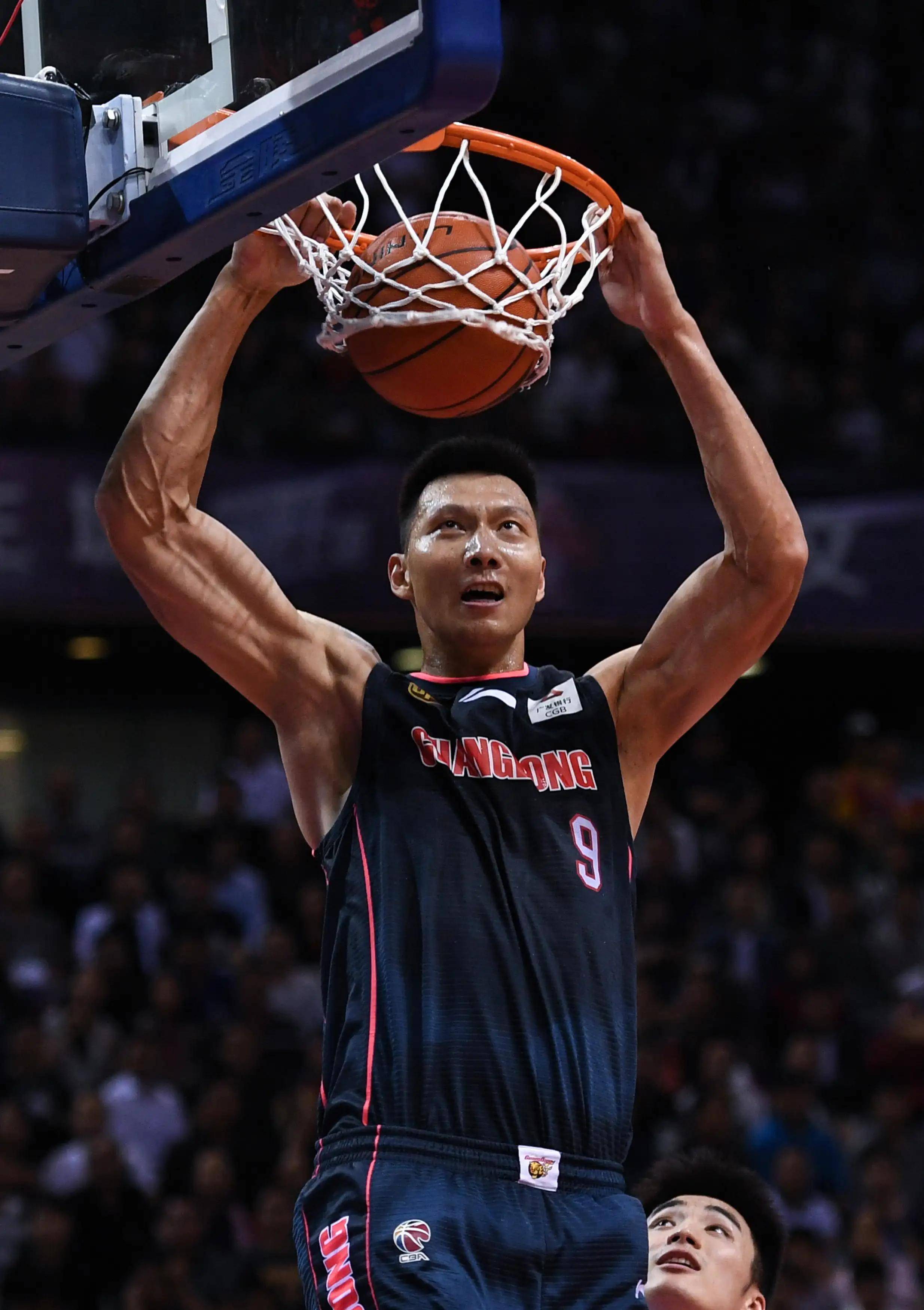 5次扣篮排第6,易建联依旧是国内最具观赏性球员之一_冲击_广东队_比赛