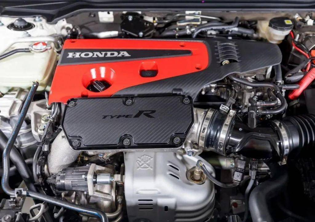 全新 civic type-r 搭载本田当家的 k20c1 涡轮增压发动机,最大输出