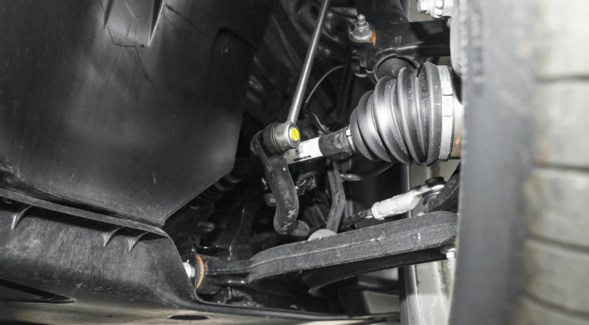 底盘方面,上汽奥迪q6全系配有quattro四驱系统,采用了适时四驱方案