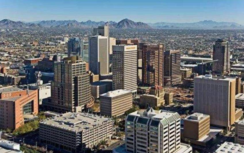 美国的"沙漠之城"凤凰城:市区只有二十多幢高楼,这城市发达吗_中国人