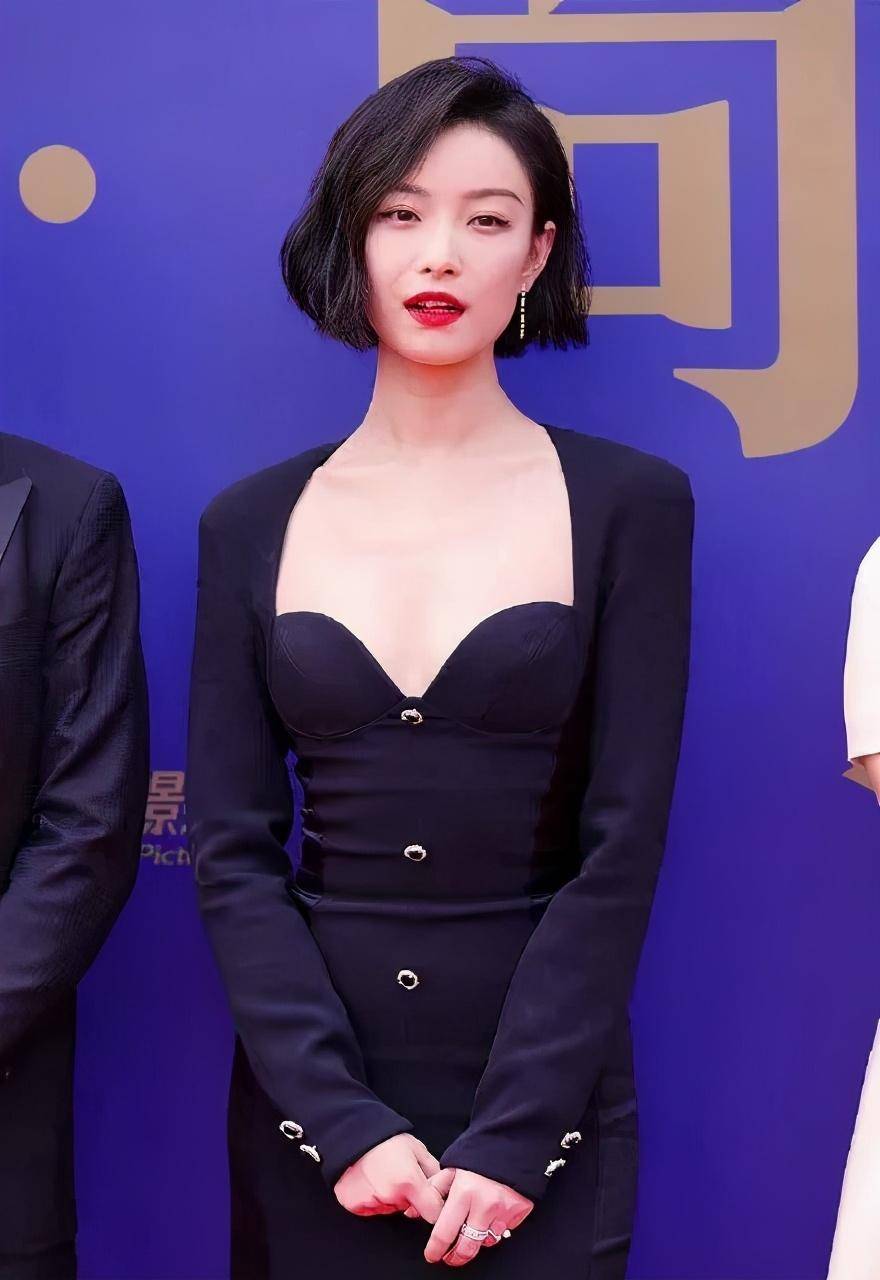 看呆了,倪妮手提高跟鞋尽显时尚!这大白腿什么水平?_训练_臀部_大腿