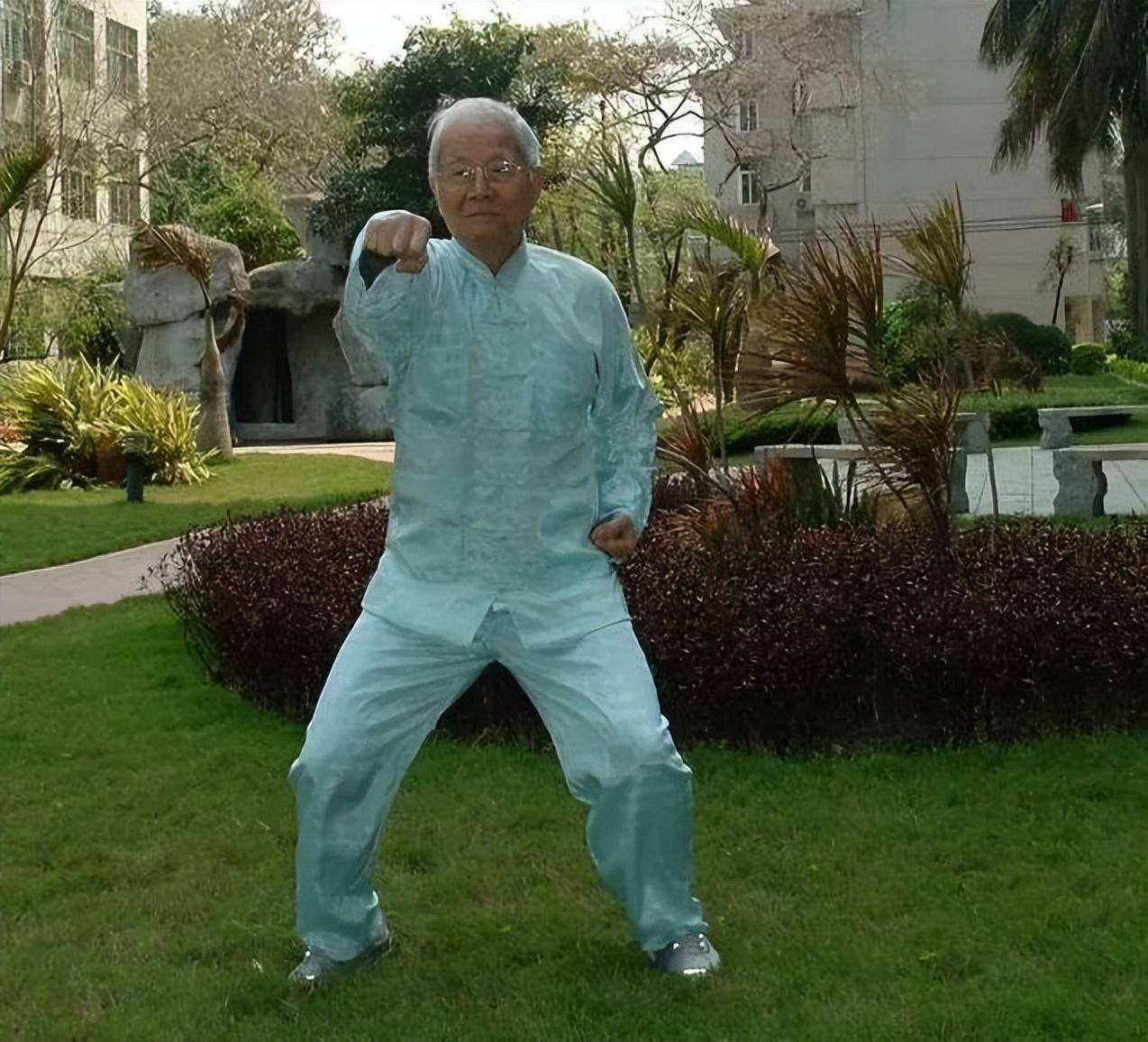 01),是岭南中医药流派的杰出性人物,他是现代著名的中医药学家,广州