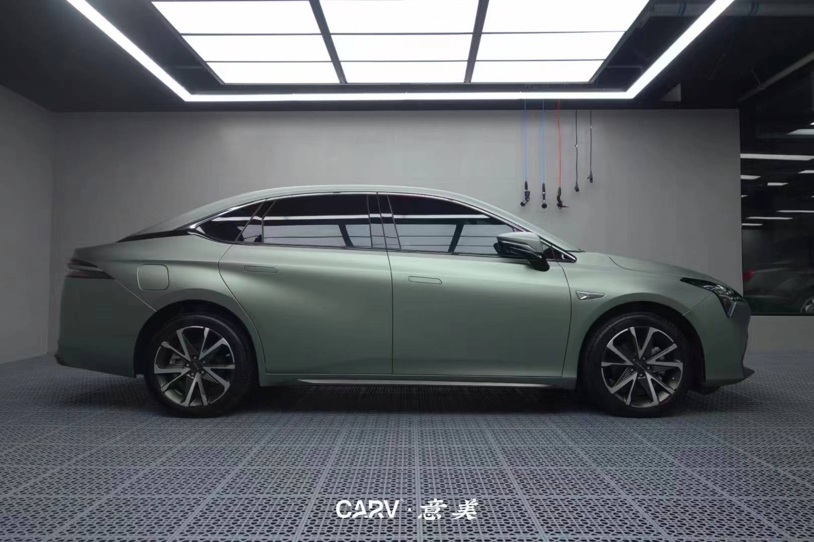 埃安splus卡孚改色膜超哑灰绿,让人一见倾心的特质_搜狐汽车_搜狐网