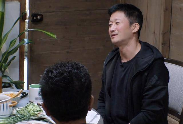 吴京拒绝穿谢楠买的衣服,并当场撕裂,事后反省自嘲是浪漫破坏者_节目