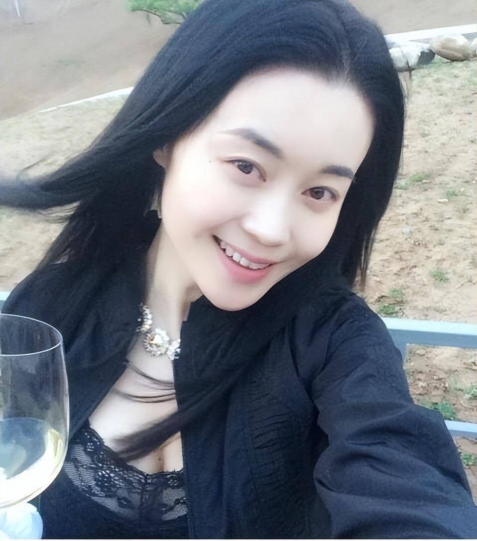 关婷娜:化妆师转行当演员,没有"伯乐"赵本山,就没有我的今天_郭德纲