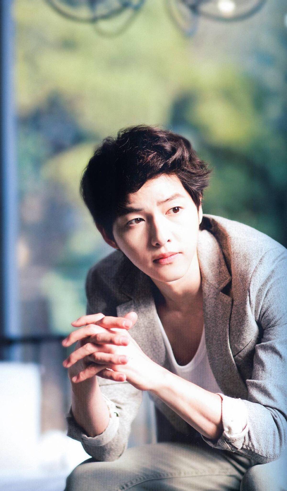 与宋慧乔离婚后,34岁宋仲基再回颜值巅峰,回眸间杀伤力十足_衬衫_造型