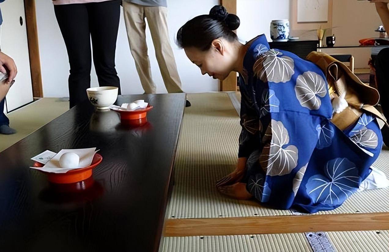 在日本进屋要脱鞋,网友:要是有脚臭怎么办?