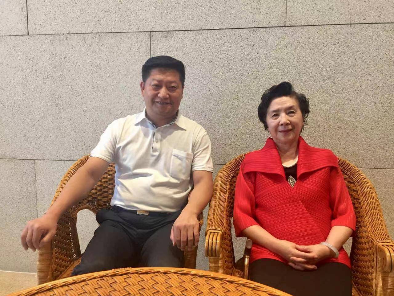 有些时日没有见到阿姨,凌晨四点多钟还梦到了阿姨和侯宗宾老书记,同时