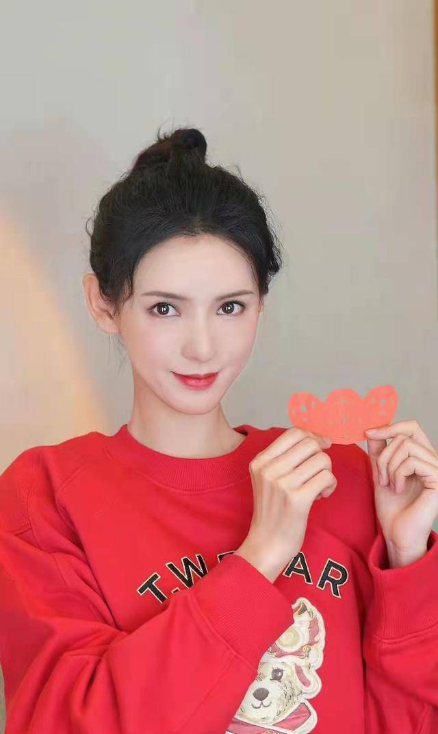 任嘉伦成毅一哥位置争不停?_袁冰妍_李小冉_张予曦
