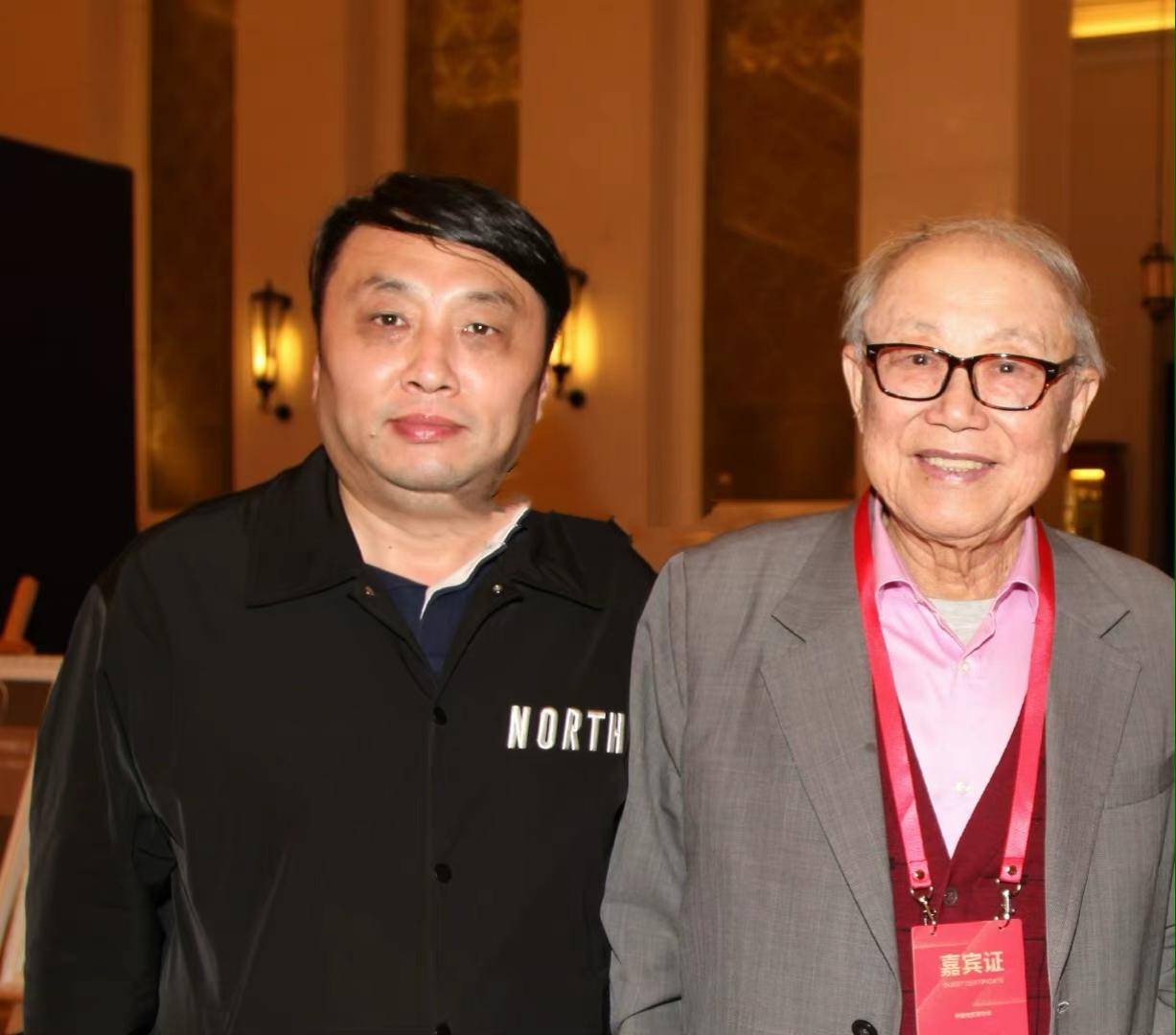 国家一级演员张目因病去世,享年92岁,离世前症状轻微仅咳嗽而已_谢芳