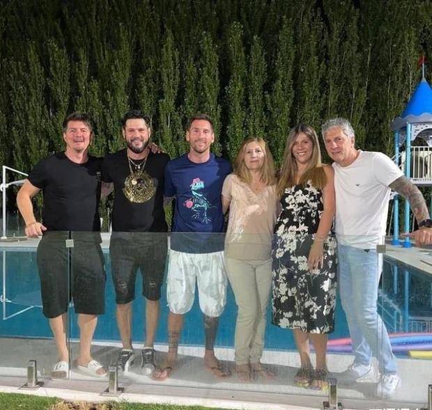 梅西父母也来现场看世界杯!