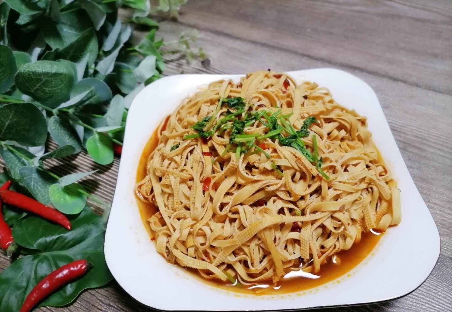 5分钟就能搞定的懒人快手菜-红油豆腐皮_豆瓣酱_做法_花椒