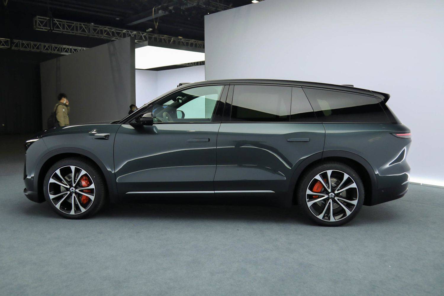 全新蔚来es8售52.8万起 续航900km/明年6月交付_搜狐汽车_搜狐网