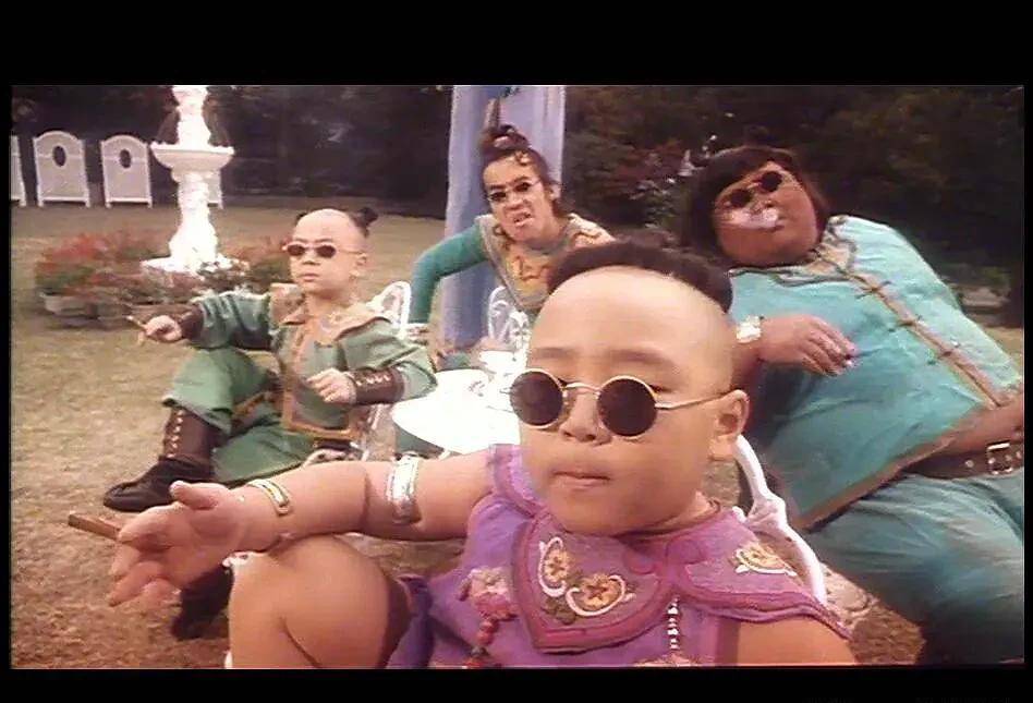 《十兄弟》中,臭屁文饰演的是老五,会飞却恐高的老五,天真无邪的他,没