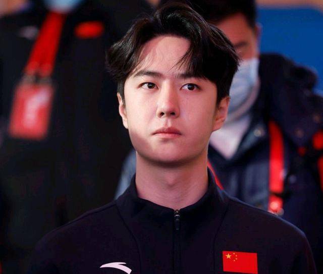 王一博一天多次亮相,助力冬奥活动,不愧是推广大使!_运动_冬奥会_冰雪