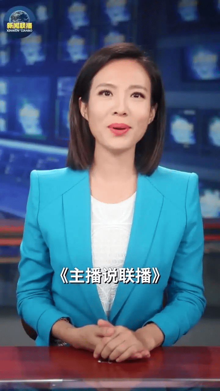 在第一次播报时,宝晓峰是和刚强组合,在开播前,宝晓峰也经过多次的