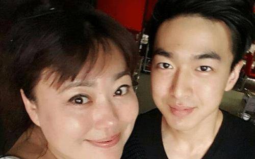 网曝她与90后老公骗取千万,李菁菁回应亮了_直播_商家_感情