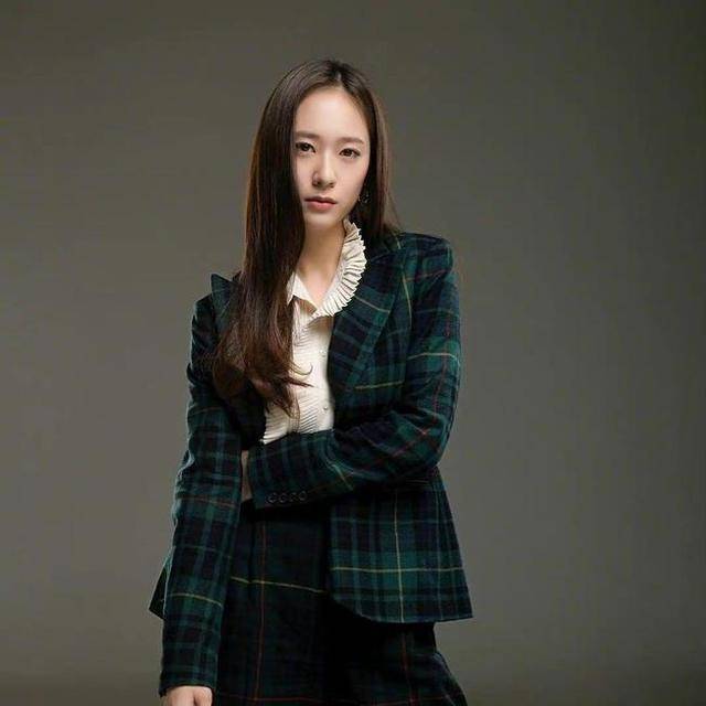 郑秀晶创4上热搜了?到底是怎么回事?_官宣吧_美女_气质