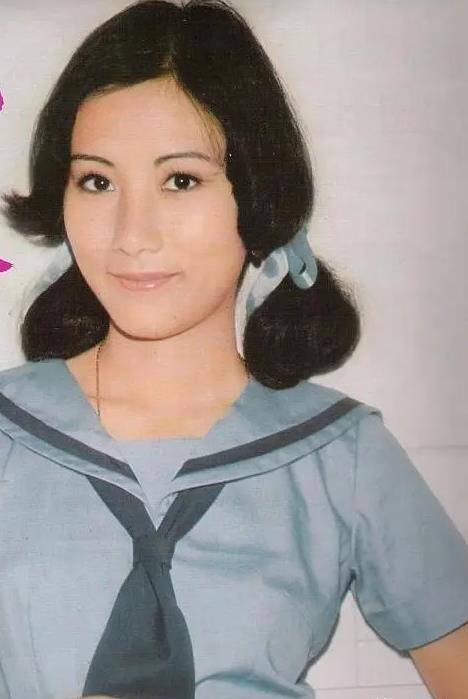 曾是影坛大姐,一心做贤妻良母,却被传与对手汪明荃打架,惨被弃_欧嘉慧